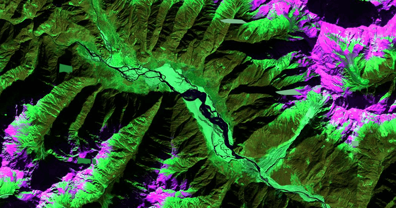Shrinkage of the Yigong Hu River in 2001 following a landslide-induced dam breach, as depicted in a Landsat 7 image
