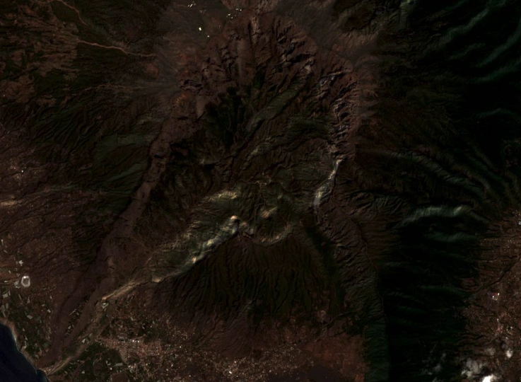 спутниковый снимок извержения вулкана