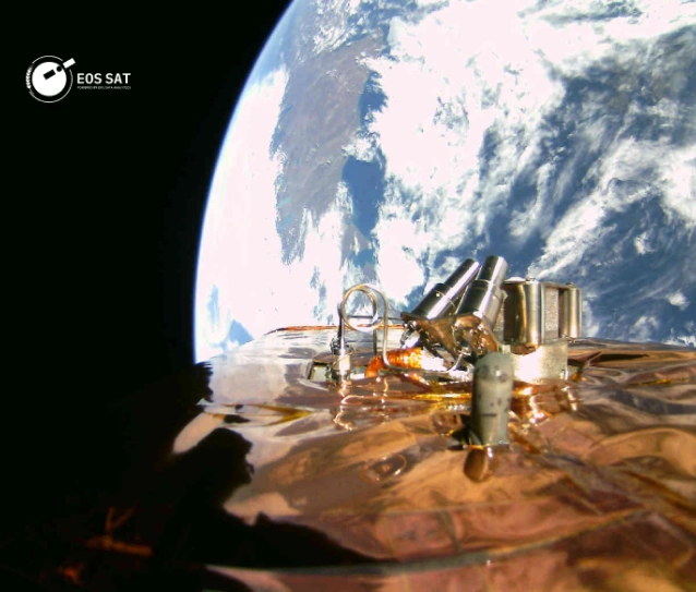 lanzamiento del satélite EOS SAT-1