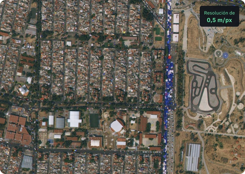 imagen satelital de KOMPSAT-3 de una cantera de montaña