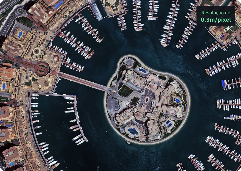 Fotos de satélite de alta resolução SuperView NEO-1 de barcos nos píeres