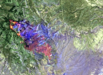 Satellite view of the Billy Fire in Arizona with smoke and burn scars, Aug 11, 2025.