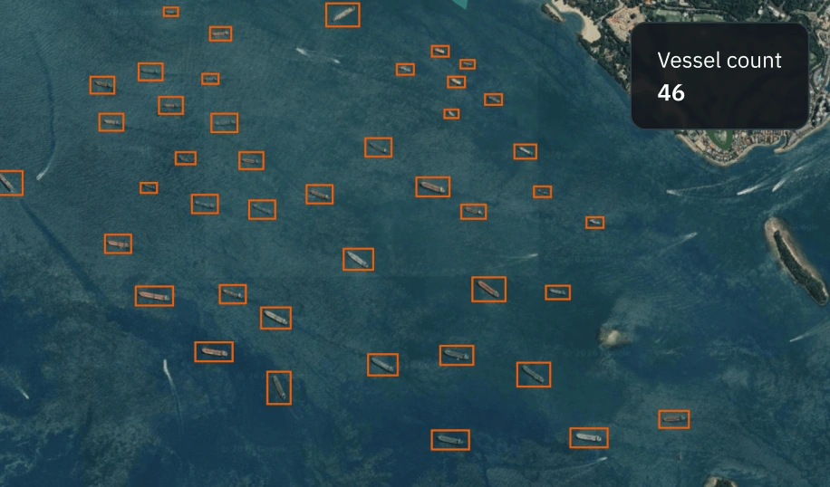 actividad en una zona marítima vista desde el espacio