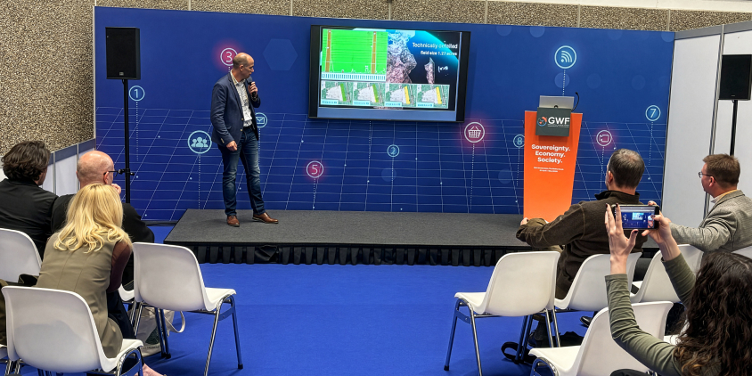 Daniel Levelt, Director at SmartCane, presenting during GWF 2026