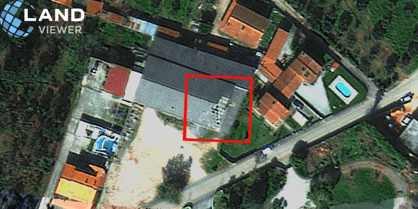 BJ3N photo showing a partial collapse on the roof of an industrial building after a storm