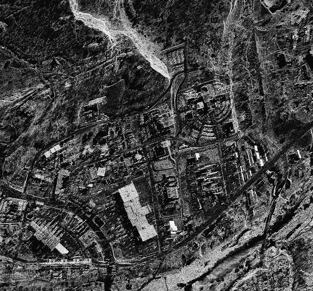 While smoke, ash, and storm clouds can completely block optical views during emergencies, radar satellite imagery cuts right through to show the actual damage. Image: UMBRA.